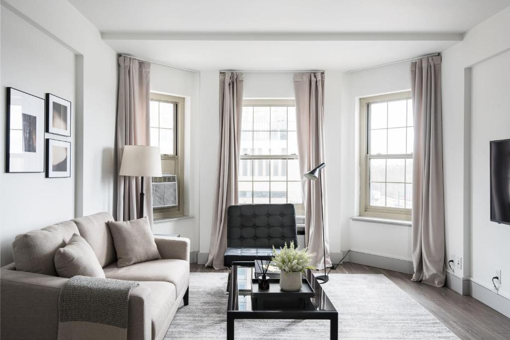Central West End Apartment | FRONTDESK Modern Fully Equipped 2 BR Apt