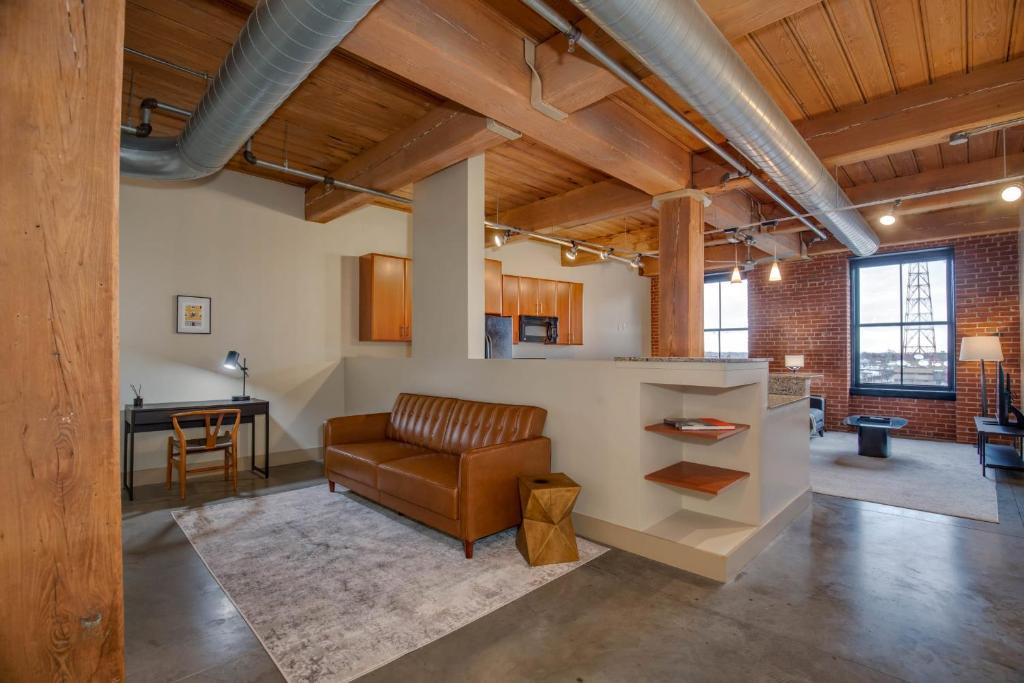 Downtown West Apartment | FRONTDESK Open 2 BR Apt near Busch Stadium