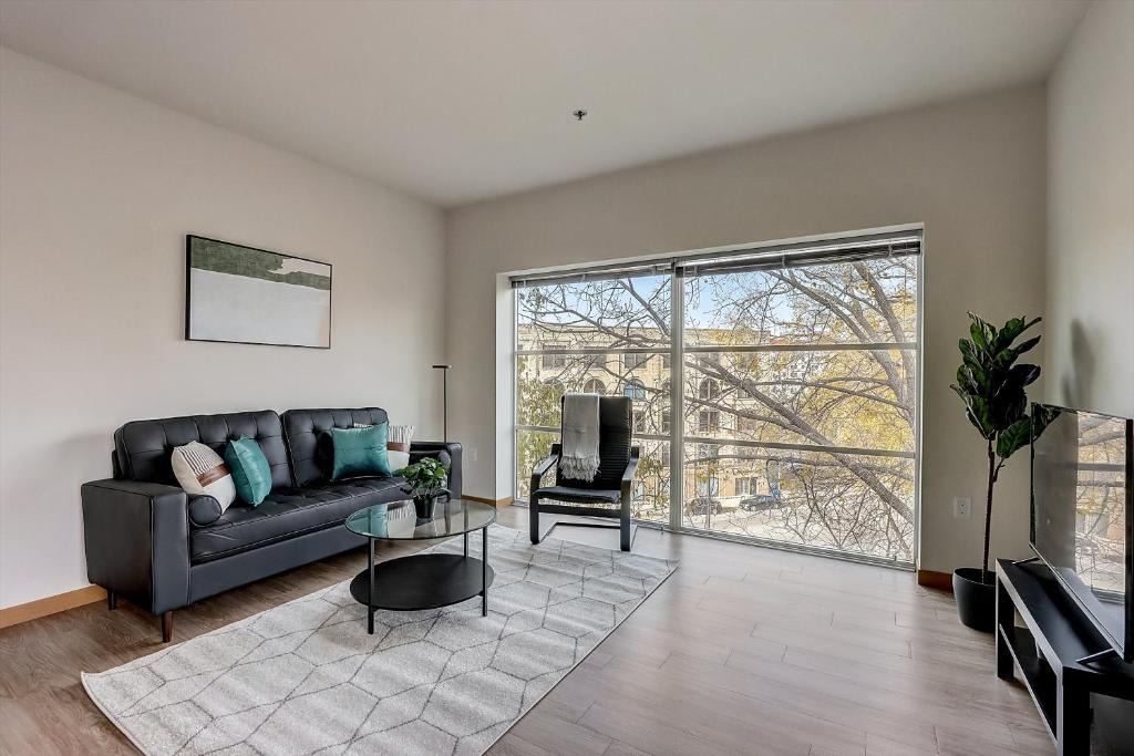 Lower East Side Apartment | FRONTDESK Rhythm Apts Lower East Side Milwaukee