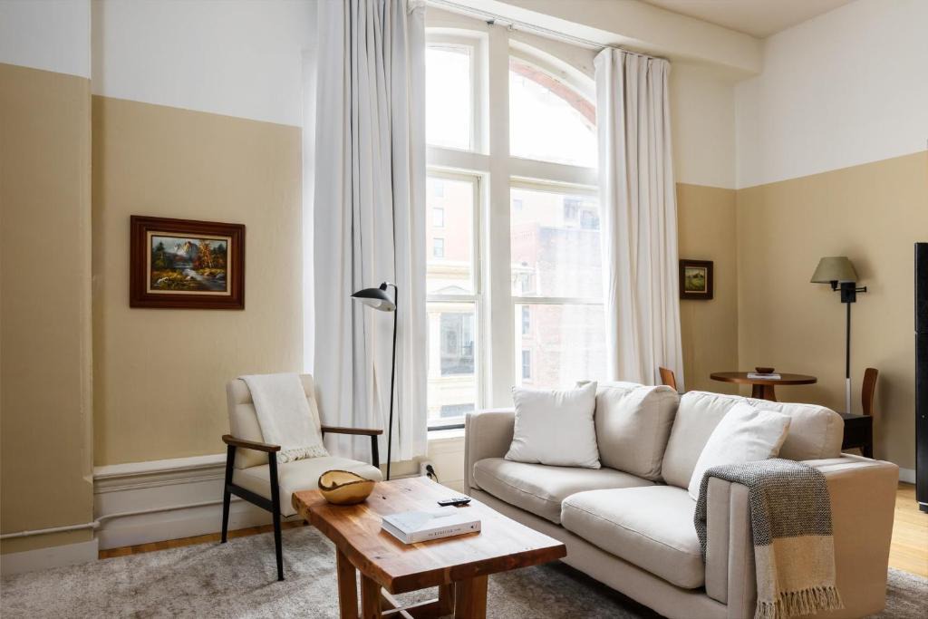 Downtown St. Louis Apartment | FRONTDESK Spacious Downtown 1 BR Apt