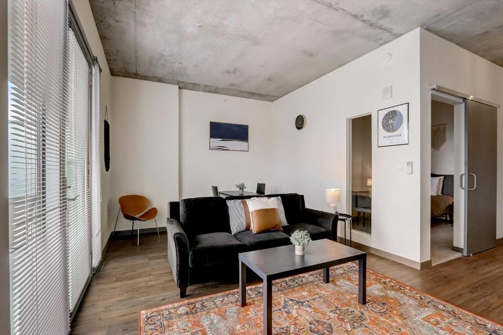 Lower East Side Apartment | FRONTDESK Urbanite Apts Lower East Side Milwaukee