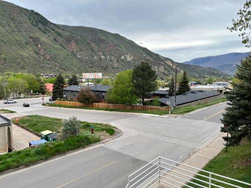 Glenwood Springs Hotel | Frontier Lodge