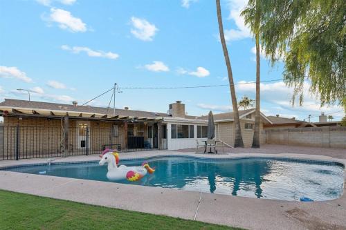 Tempe Gardens House | Fully Renovated Home with Pool