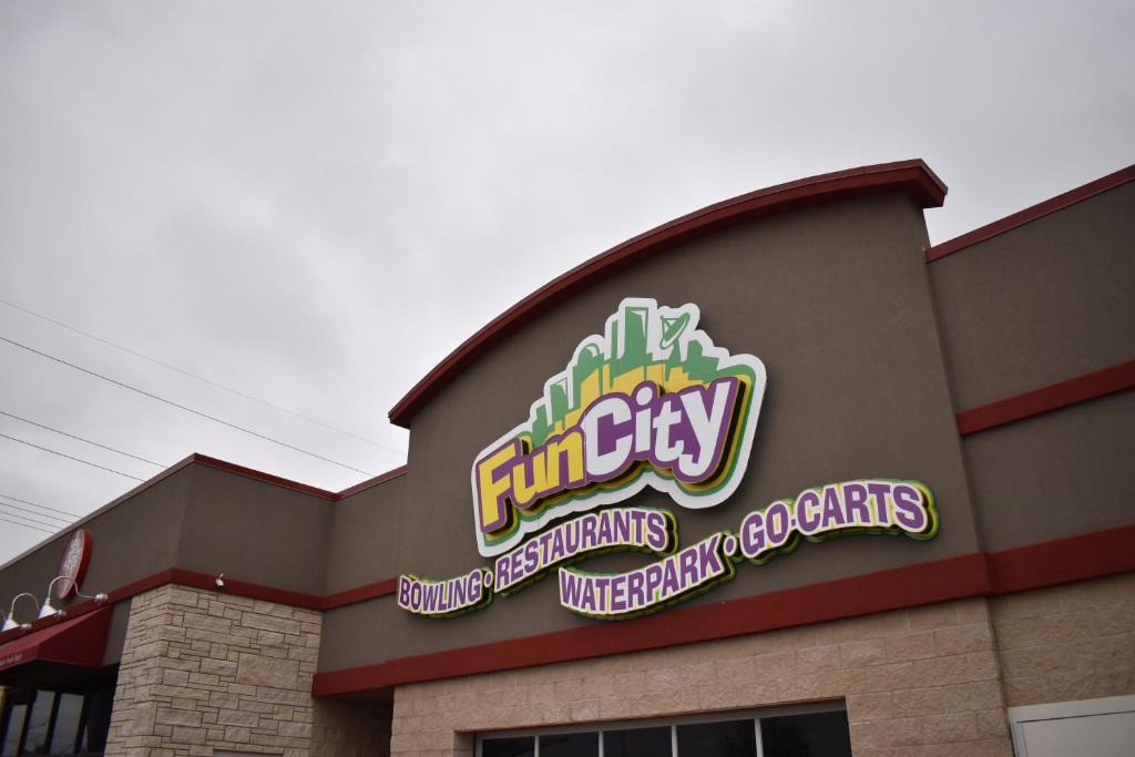 Burlington Resort | Fun City Resort Hotel