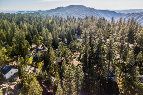 Mi-Wuk Village House | Furnished Deck: High Sierra Cabin in Twain Harte!