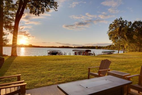 Lake Park House | Game Room + Views: Family Retreat on Silver Lake