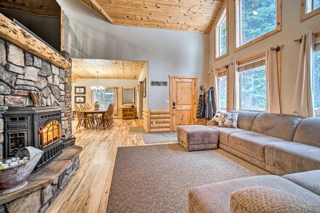Garden Valley House | Garden Valley Cabin w/Loft & Large Deck!