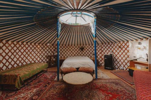 Dunlap House | Glamping yurt at a nature retreat near Sequoia
