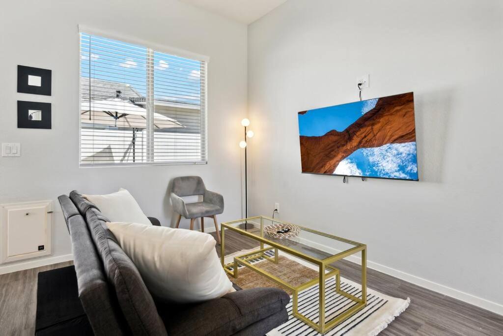 Sundance Apartment | Gleaming Contemporary Home in Buckeye with Pool,BBQ