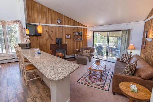 Peak 8 Apartment | Gold Camp Placer Condo: On Shuttle Route
