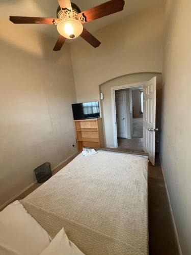 Palm Valley House | Goodyear Cul-de-sac Room 6