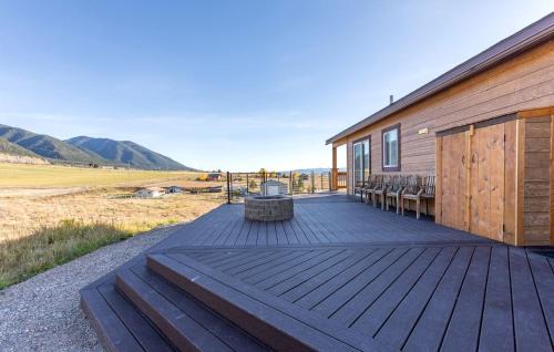 Etna Villa | Gorgeous Secluded Villa with Hot-tub, Fire Pit and Games in Etna, Wyoming