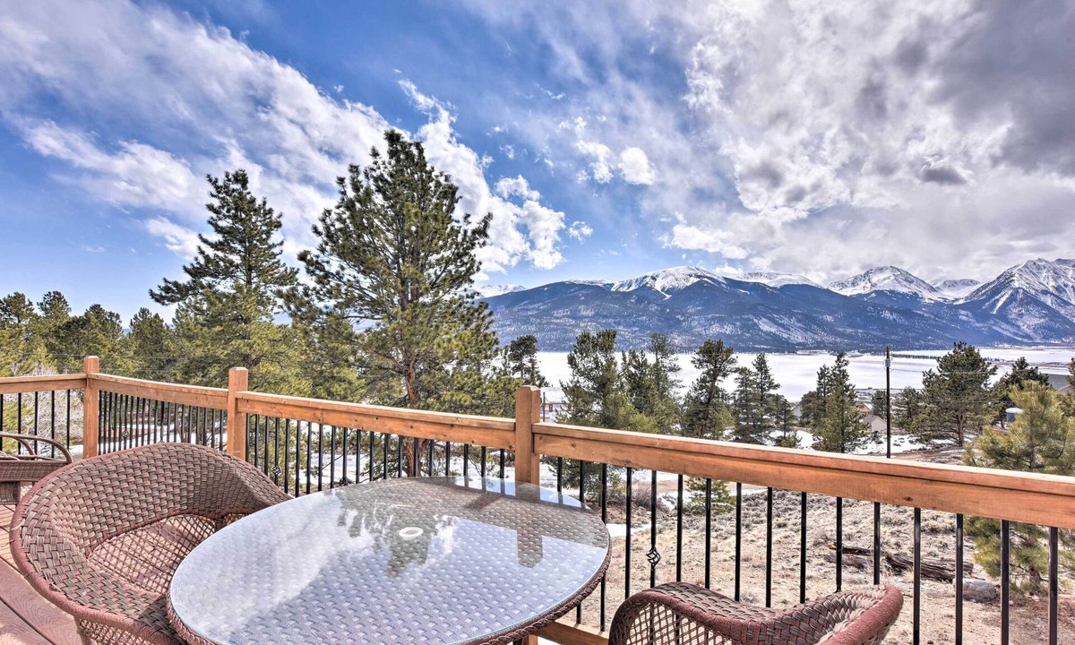 Twin Lakes Cabin | Gorgeous Twin Lakes Home w/Deck Overlooking Mtns!