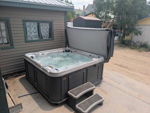 Leadville House | Governor's Mansion beautiful 3bd with pool table