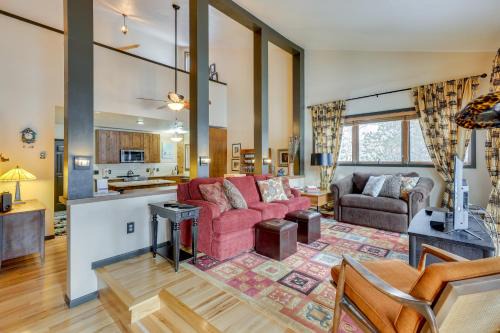 Silvercreek Apartment | Granby Condo with Private Hot Tub Less Than 1 Mi to Ski Lift