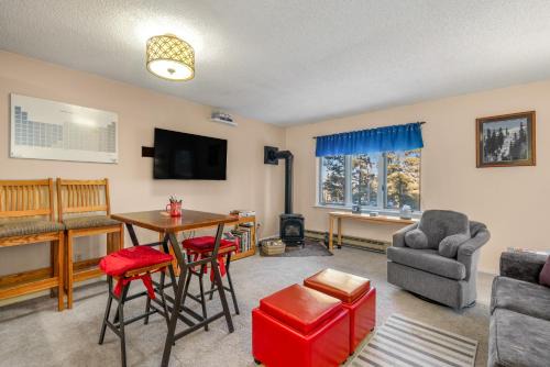 Peak 8 Apartment | Grandview Condo