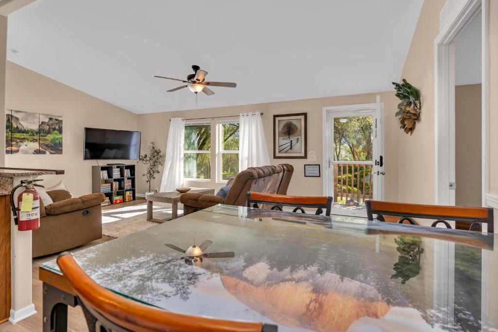 Mariposa House | Granite View Retreat