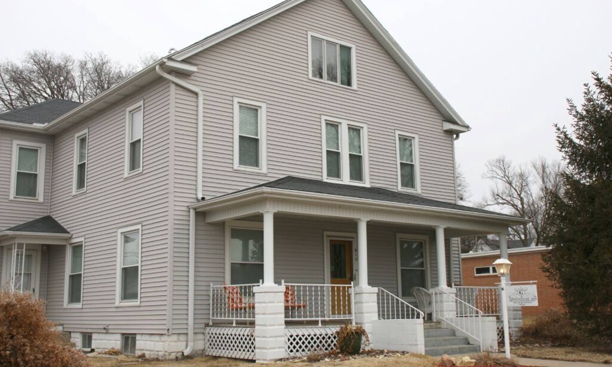 Fairbury Bed & Breakfast | Grayhouse Inn - Room #2