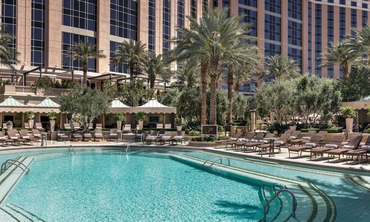 Las Vegas House | Great Location! 3 Comfortable Units, Outdoor Pool, Parking, Near Mob Museum!