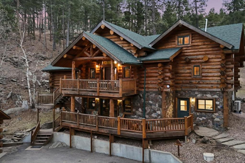 Rapid City House | Great Lodge at Hillside- Iconic 6K Sqft Log Lodge