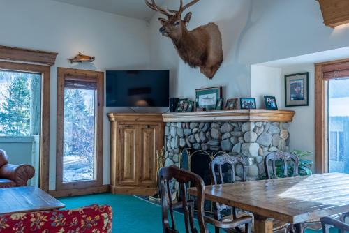Warm Springs House | Greyhawk Condo 10