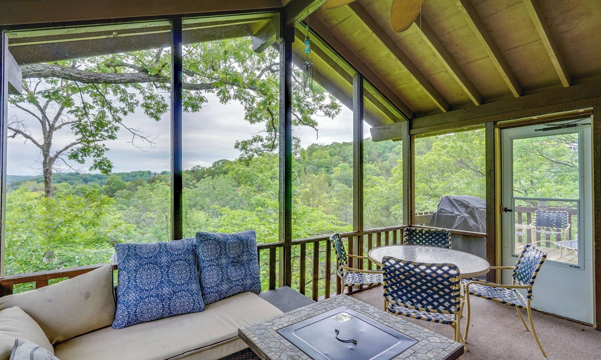 Osage Beach House | Group Friendly! Lake-View Margaritaville Retreat