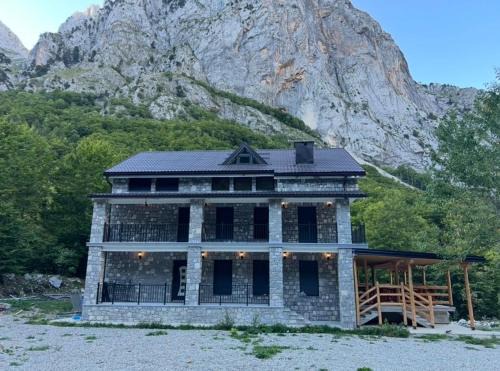 Downtown House | Guest House Ropojan