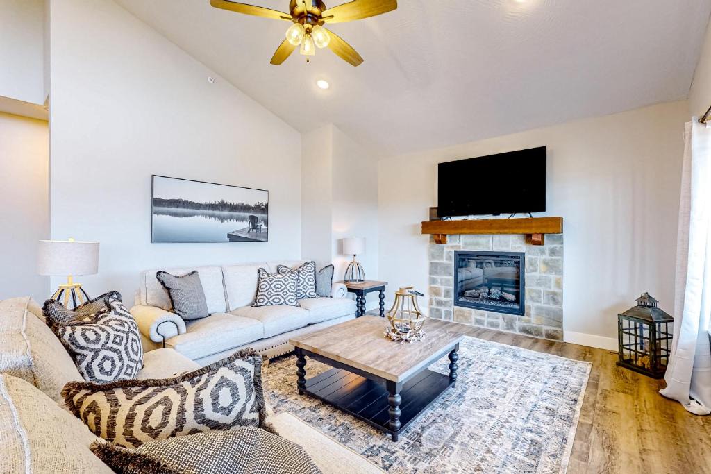 Indian Point House | Gunner's Lodge