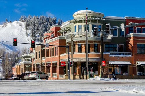 Downtown Steamboat Springs Apartment | H305B - Howelsen Place