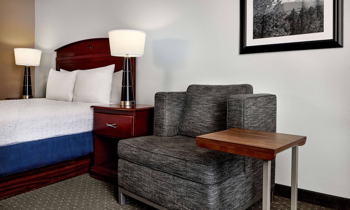 Longmont Hotel | Hampton Inn Longmont
