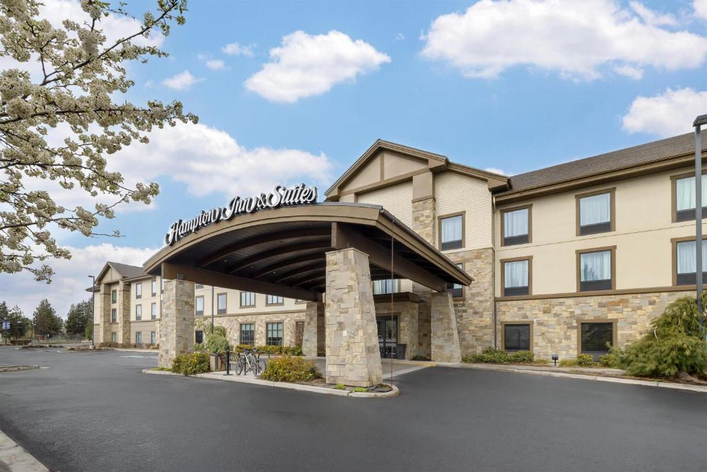 Southern Crossing Hotel | Hampton Inn & Suites Bend
