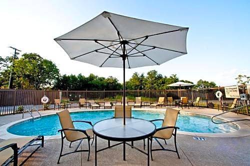 Denison Hotel | Hampton Inn & Suites Denison