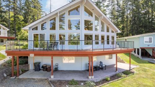 Langley House | Harborview Getaway by AvantStay