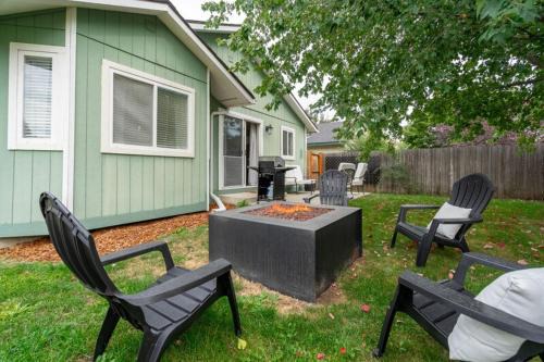 Coeur d'Alene House | Hayden Downtown, Near Triple Play, Comfort, Convenient