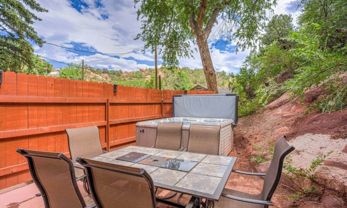 Manitou Springs House | Heart Of Manitou Springs - 2min to Restaurants!