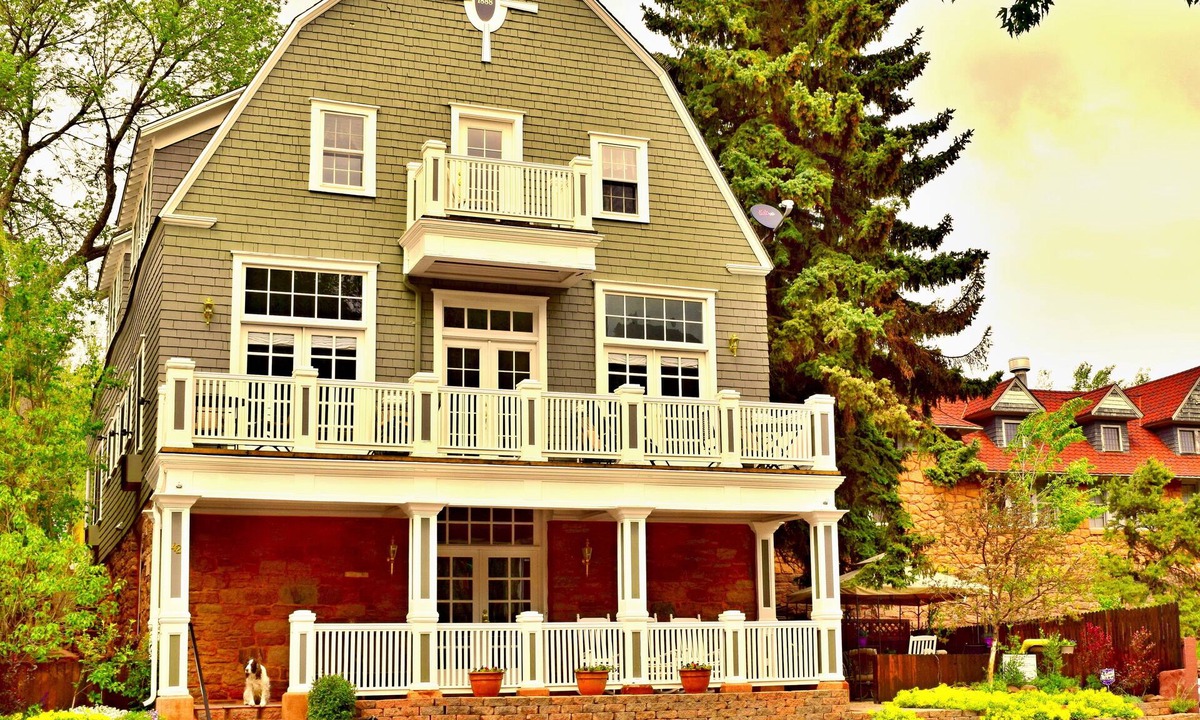 Manitou Springs Historic District Apartment | Heart of Manitou Springs. Award-winning. Luxurious. Rent all three apartments.