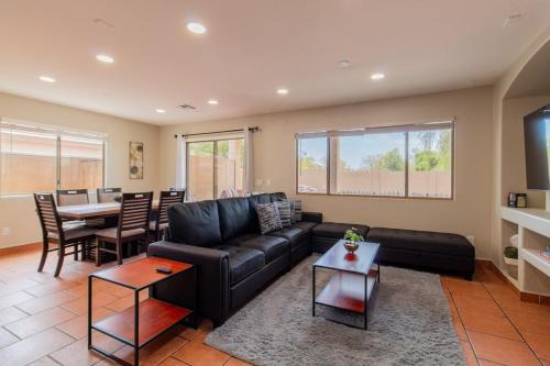 Casa Grande Villa | Heated Pool Comfy King Queen BBQ