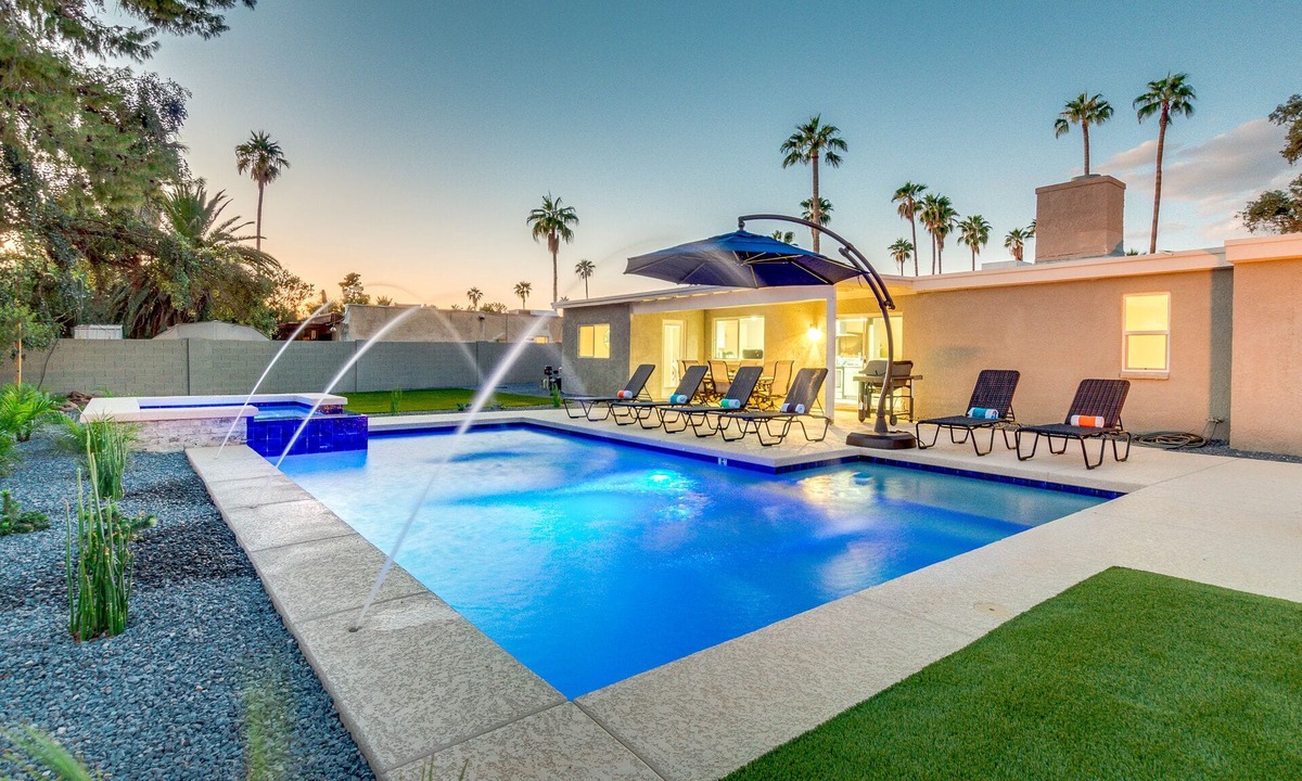 Raskin Estates House | Heated Pool Paradise. Putting Green! Perfecto