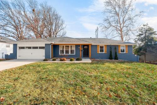 Prairie Village House | Heated Pool, Sleeps 12, World Cup, Family Rental