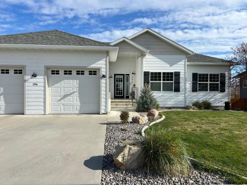 Helena House | Helena 296 Willowbrook Dr