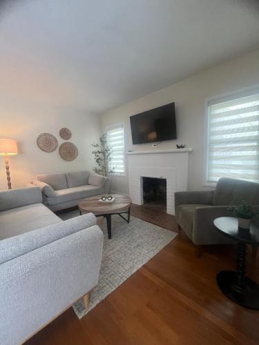Aksarben - Elmwood Park Apartment | Hickory Haven - Heart of Omaha