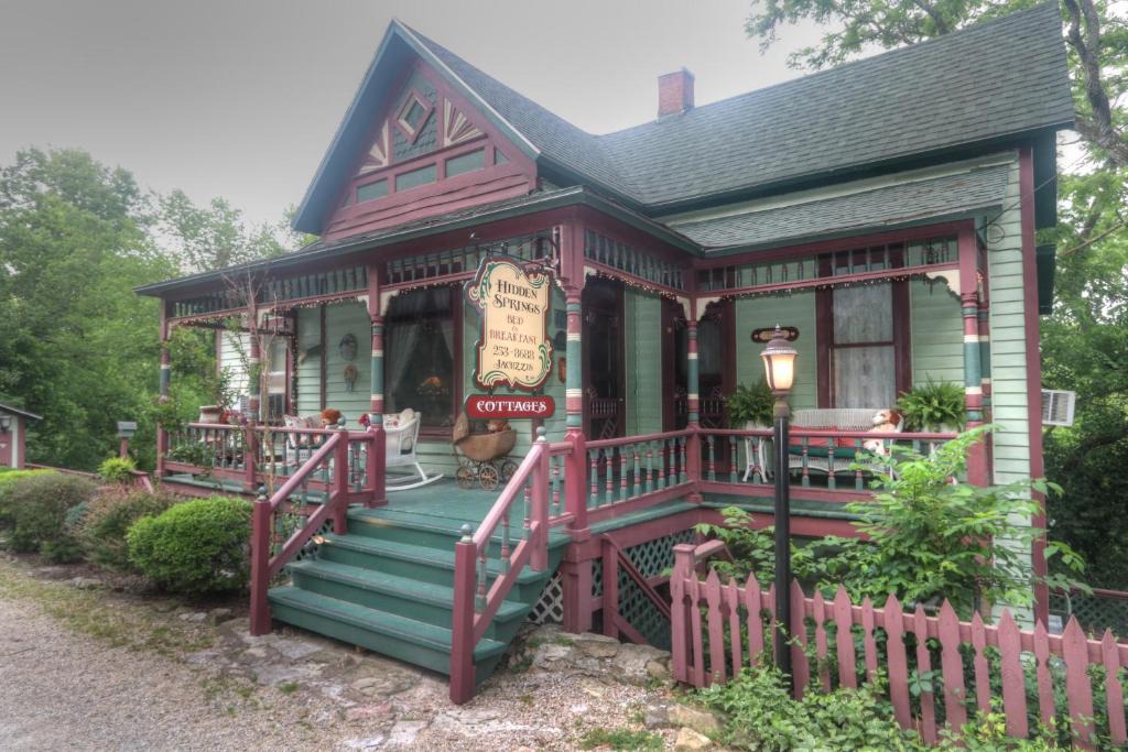 Eureka Springs Historic District Bed & Breakfast | Hidden Springs Bed and Breakfast