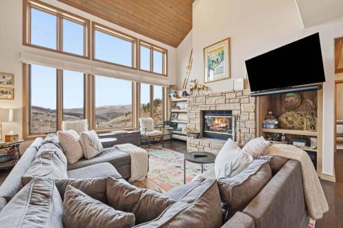 Highlands Townhomes Apartment | Highlands Slopeside 503 by East West Hospitality
