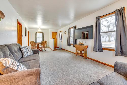 Lake Mills House | Hike, Fish & Boat: Lake Mills Home w/Yard