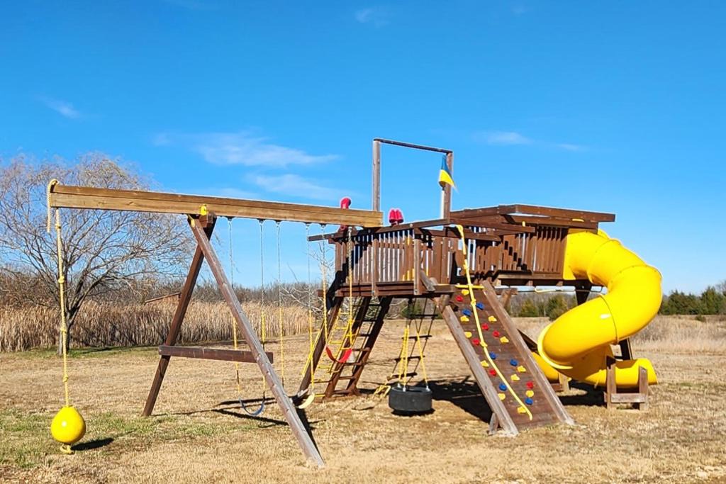 Richland Apartment | Hike & Fish! Ozarks Studio on Multi-Unit Farm