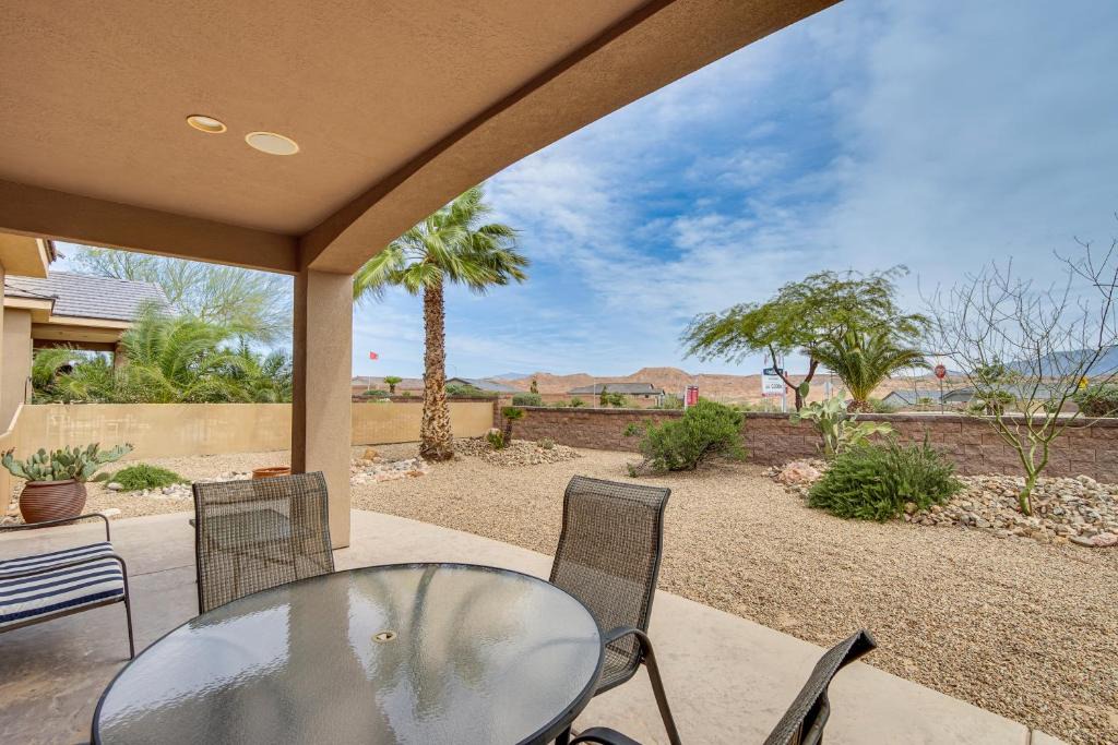 Mesquite House | Hike, Golf & Try Your Luck! Mtn-View Mesquite Home