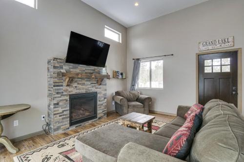 Grand Lake House | Hike + Ski: Grand Lake Cabin w/Mtn-View Deck