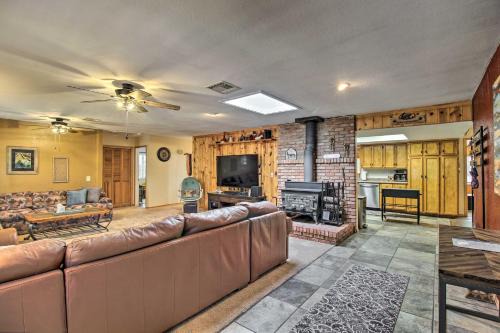 Show Low House | Hike & Unwind: Lakeside Home w/Fire Pit!