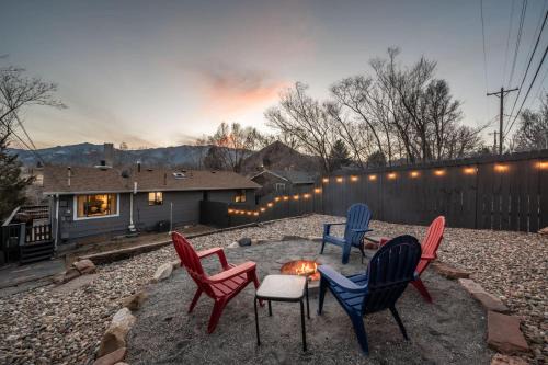 Colorado Springs House | Hillside Horizon Firepit & BBQ w Views