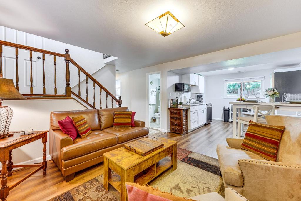 Northeast Colorado Springs Apartment | Hillside Place w/Mountain Views ~ 8 Mi to Dtwn!